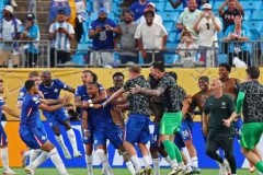 劳塔罗单赛季欧冠淘汰赛帽子戏法，阿根廷球员创历史壮举